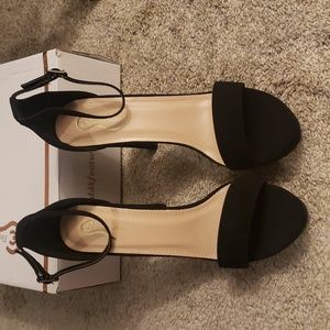 NWT black platform shoes